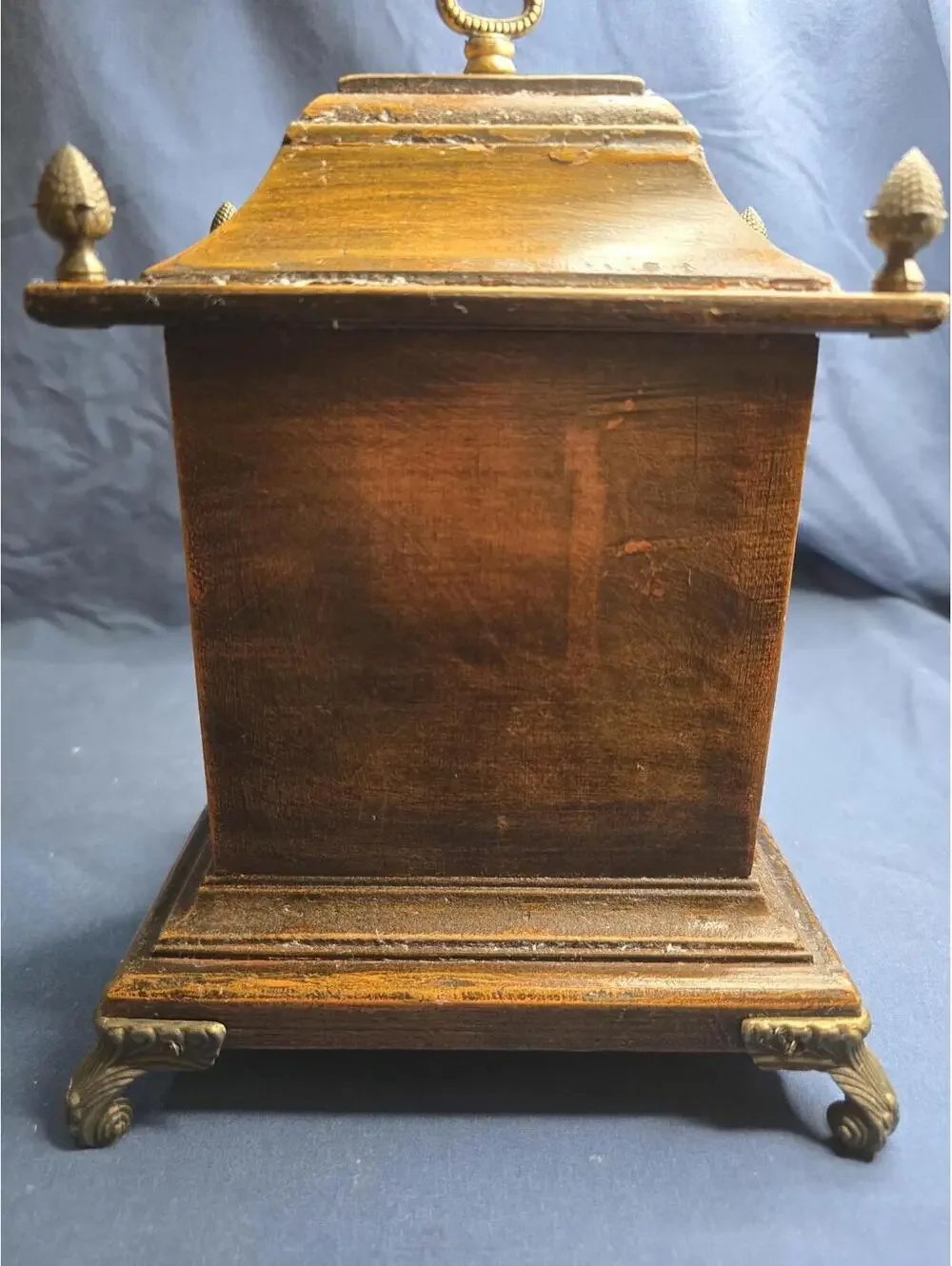 TIANGUAN Quartz WOOD Shelf CLOCK w/Door 3 Hooks Ornate Feet Finials, Roman #'S